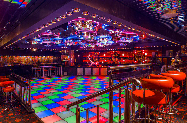 8N8F3938 
 New York New York Nightclub - Coventry, UK
Copyright - Richard Southall 
 Keywords: Coventry, NY, NYNY, New, Nightclub, York, bar, club, dance, deltic, floor, late, leisure, luminar, night, uk