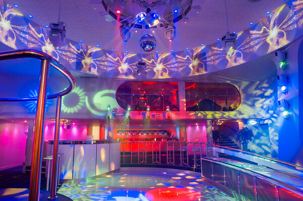 liquid nightclub sutton-998957 
 Liquid Nightclub - Sutton, UK
Copyright - Richard Southall 
 Keywords: Copyright, Interiors, Liquid, Nightclub, Richard, Southall, Sutton, architectural, bar, club, dance, emphasis, exterior, floor, late, leisure, luminar, night, photographer, photography, uk, venue