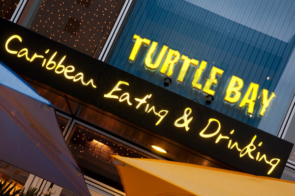 DSC4027 
 Turtle Bay Restaurant - Milton Keynes, UK
Copyright - Richard Southall 
 Keywords: Bay, Copyright, Keynes, Milton, Richard, Southall, Turtle, West, bar, emphasis, food, indian, photographer, photography, restaurant, uk