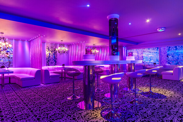 DSC6681 
 Oceana Nightclub - Milton Keynes, UK
Copyright - Richard Southall 
 Keywords: Copyright, Milton Keynes, Nightclub, Oceana, Richard, Southall, architectural, club, emphasis, exterior, interior, late, leisure, luminar, night, photographer, photography, uk, venue