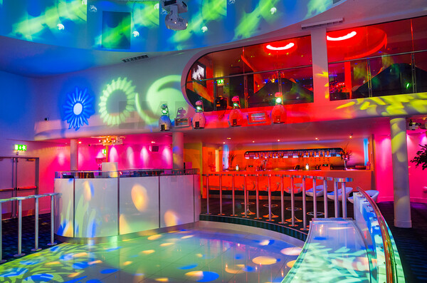 liquid nightclub sutton-998967 
 Liquid Nightclub - Sutton, UK
Copyright - Richard Southall 
 Keywords: Copyright, Interiors, Liquid, Nightclub, Richard, Southall, Sutton, architectural, bar, club, dance, emphasis, exterior, floor, late, leisure, luminar, night, photographer, photography, uk, venue