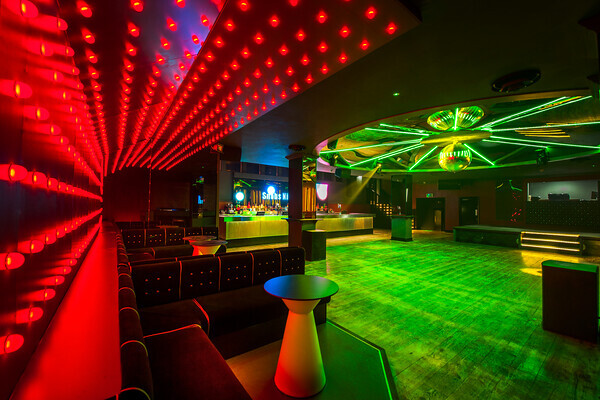 snobs nightclub birmingham DSC0682 
 Snobs Nightclub - Birmingham, UK
Copyright - Richard Southall 
 Keywords: Snobs, Nightclub, Birmingham, UK, bar, iconic, dance, club, city, centre, queens, way, copyright, richard, southall, emphasis, photography, photographer