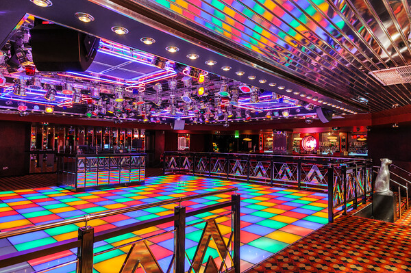 DSC0478 
 Oceana Nightclub - Birmingham, UK
Copyright - Richard Southall 
 Keywords: Oceana, Nightclub, Birmingham, UK, club, disco, alpen, bar, dance, venue, late, night, deltic, luminar, rekom, Copyright, Richard, Southall, emphasis, photography, photographer