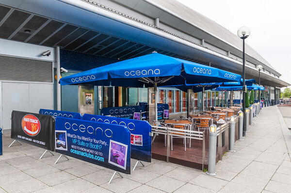 DSC6828 
 Oceana Nightclub - Milton Keynes, UK
Copyright - Richard Southall 
 Keywords: Copyright, Milton Keynes, Nightclub, Oceana, Richard, Southall, architectural, club, emphasis, exterior, interior, late, leisure, luminar, night, photographer, photography, uk, venue